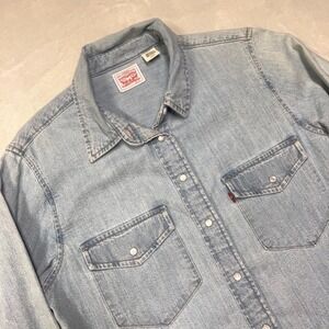 VTG Levi's Denim Button Up Shirt Men's S‎ Light Blue Pearl Snap Buttons Western